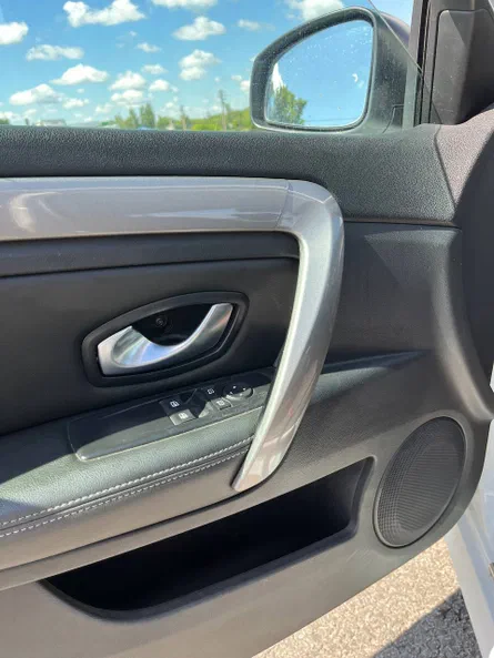 Renault Laguna 2013 - 12