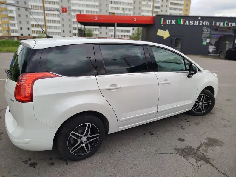 Peugeot 5008 2010 - 6