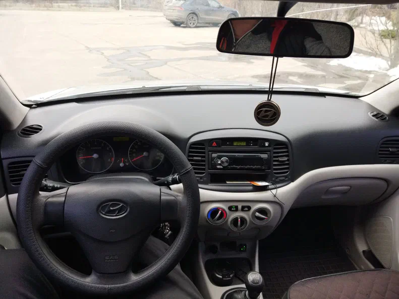 Hyundai Accent 2008 - 4