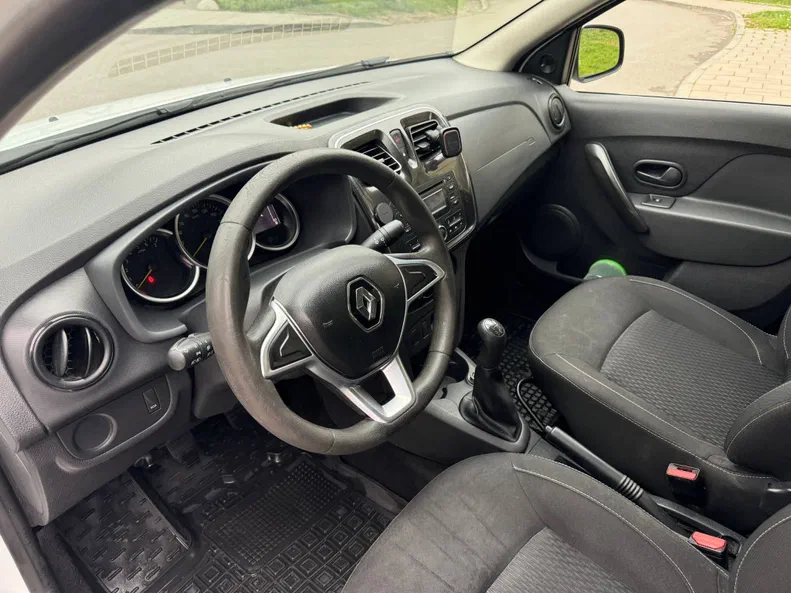 Renault Logan 2017 - 9