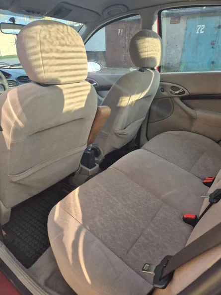 Ford Focus 2000 - 7