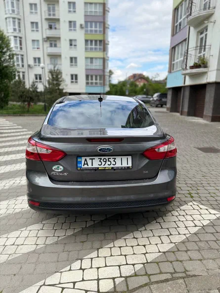 Ford Focus 2011 - 10
