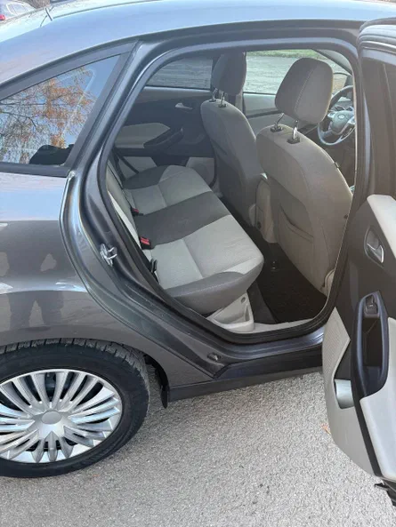 Ford Focus 2011 - 12