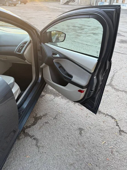 Ford Focus 2011 - 18