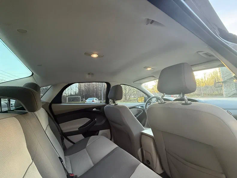 Ford Focus 2011 - 19