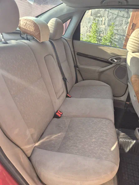 Ford Focus 2000 - 5