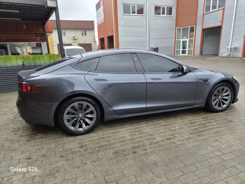 Tesla Model S 2019 - 4