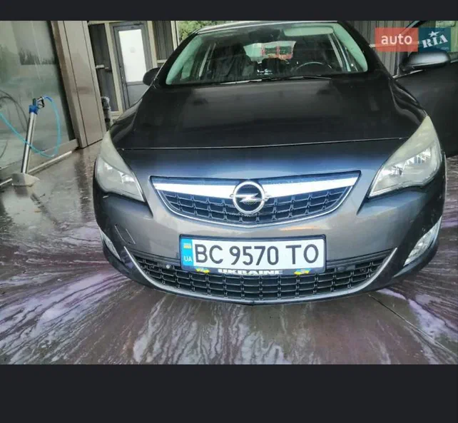 Opel Astra 2010 - 1