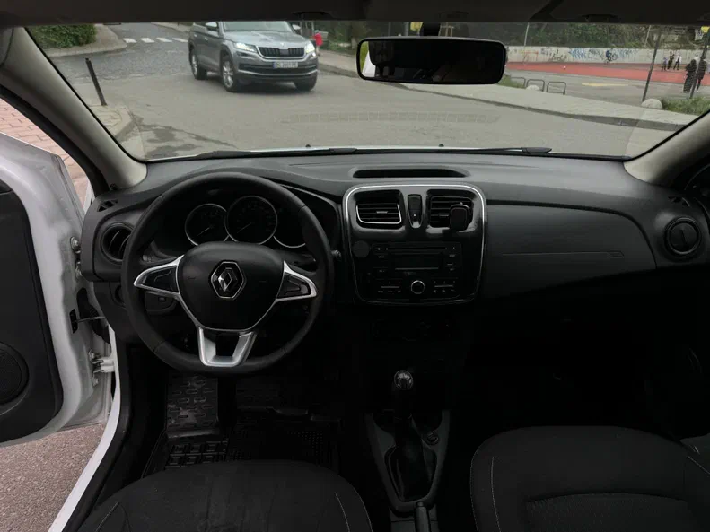 Renault Logan 2017 - 8