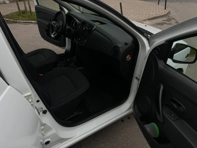 Renault Logan 2017 - 10