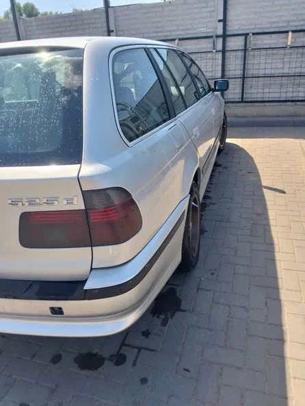 BMW 5 серія 2003 - 16