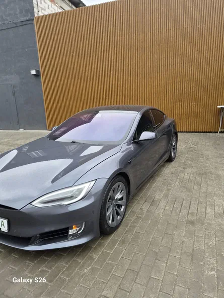 Tesla Model S 2019 - 8