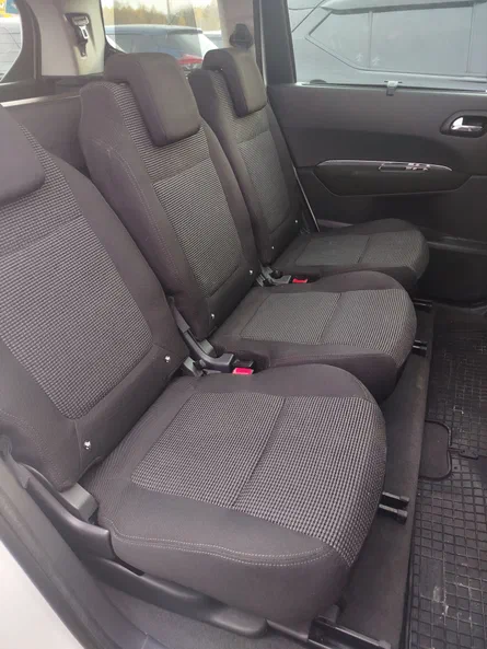 Peugeot 5008 2010 - 8