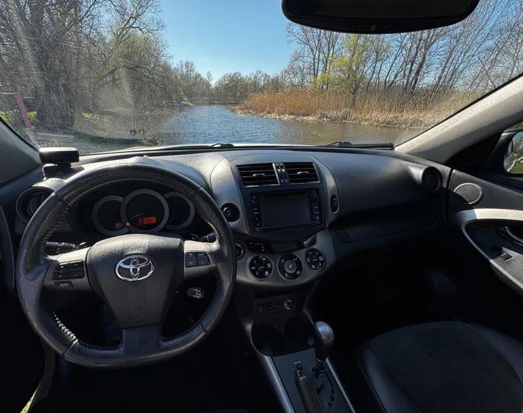 Toyota RAV4 2012 - 10