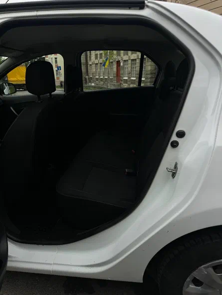 Renault Logan 2017 - 13