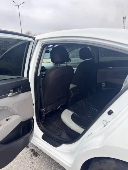Hyundai Elantra 2016 - 10