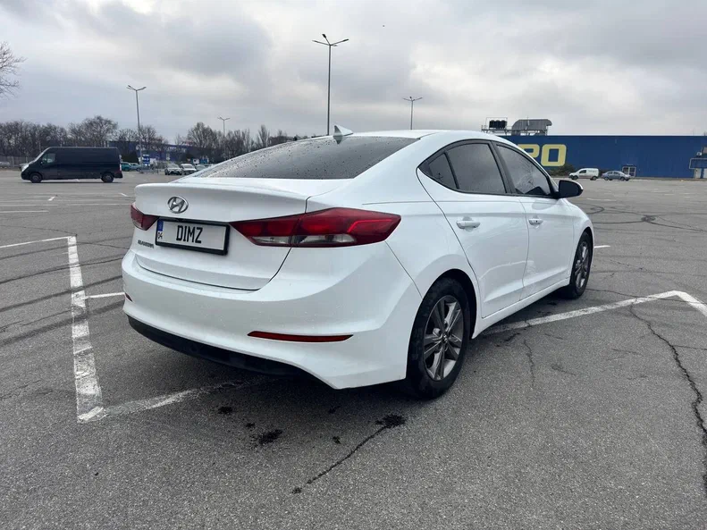 Hyundai Elantra 2016 - 3