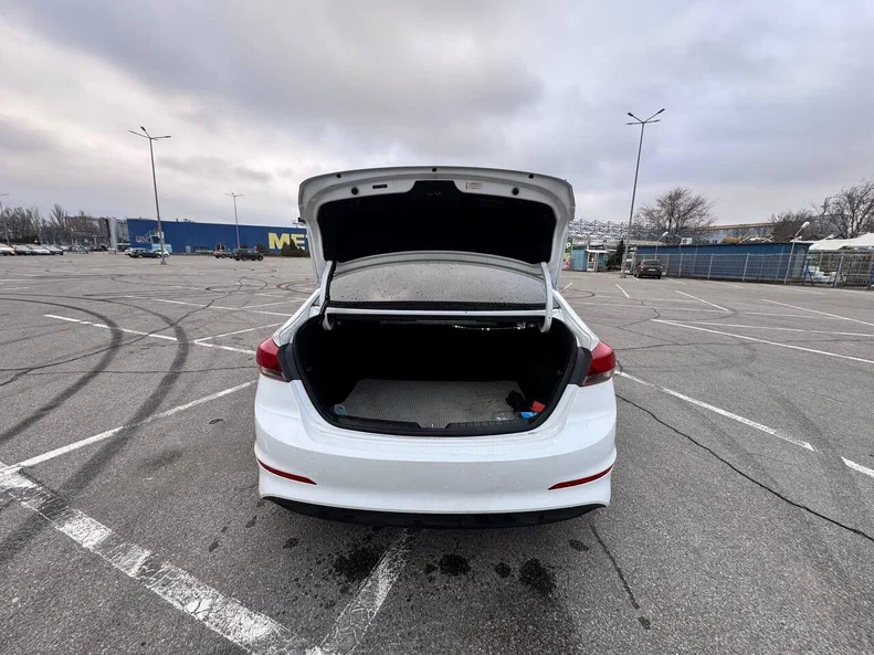 Hyundai Elantra 2016 - 11