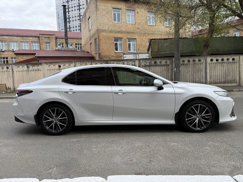 Toyota Camry 2021 - 3