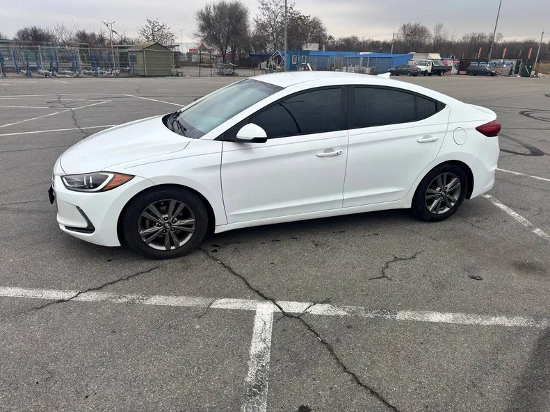 Hyundai Elantra 2016 - 1