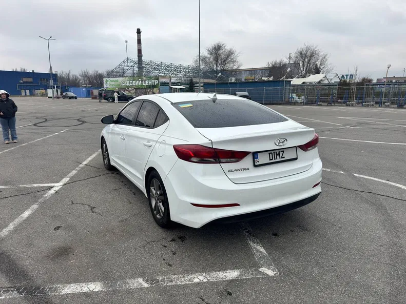 Hyundai Elantra 2016 - 4