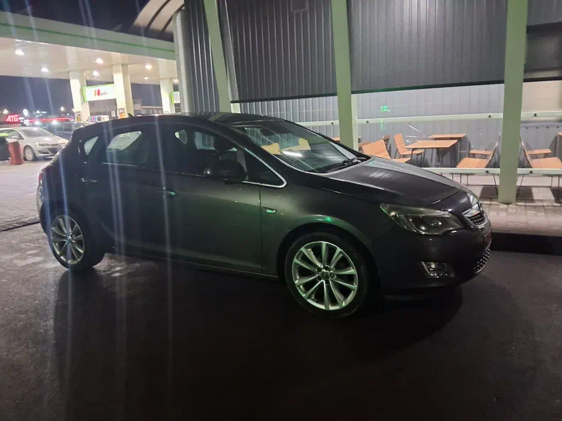 Opel Astra 2010 - 0