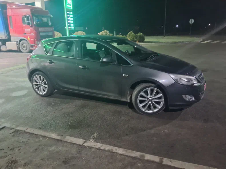 Opel Astra 2010 - 2