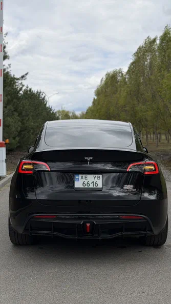 Tesla Model Y 2023 - 5
