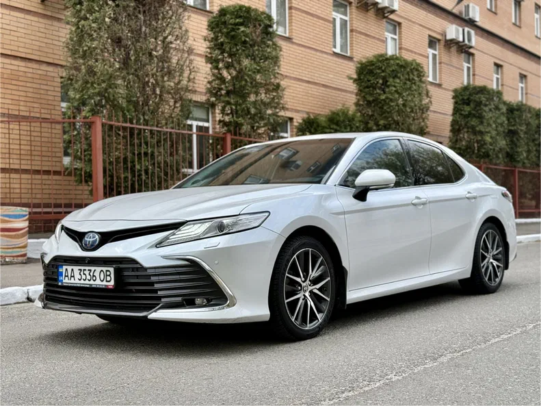 Toyota Camry 2021 - 1