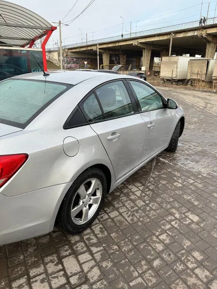 Chevrolet Cruze 2009 - 10