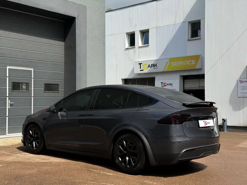 Tesla Model X 2023 - 10