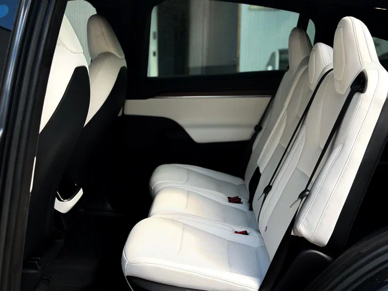 Tesla Model X 2023 - 4