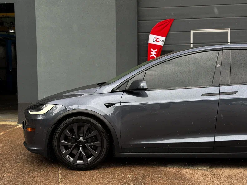 Tesla Model X 2023 - 8