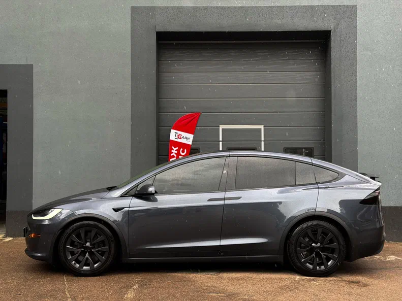 Tesla Model X 2023 - 9