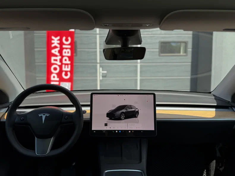 Tesla Model Y 2023 - 12
