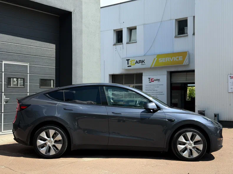 Tesla Model Y 2023 - 9