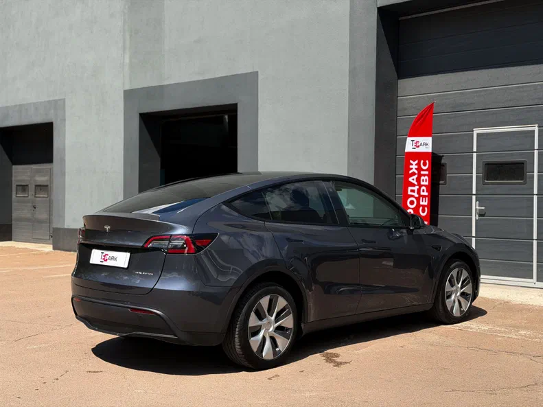Tesla Model Y 2023 - 11