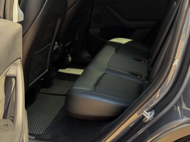 Tesla Model Y 2023 - 23
