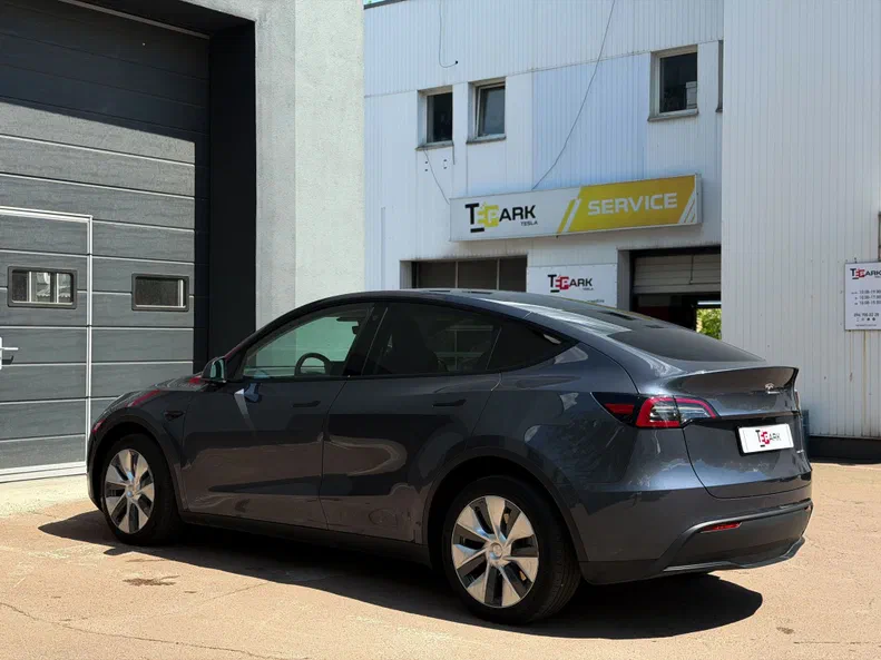 Tesla Model Y 2023 - 5