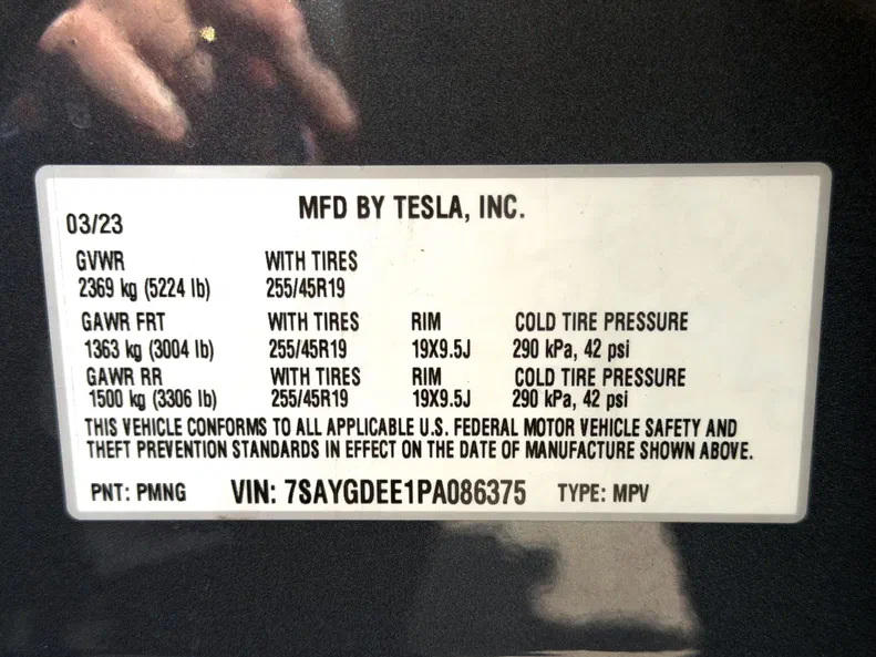 Tesla Model Y 2023 - 25
