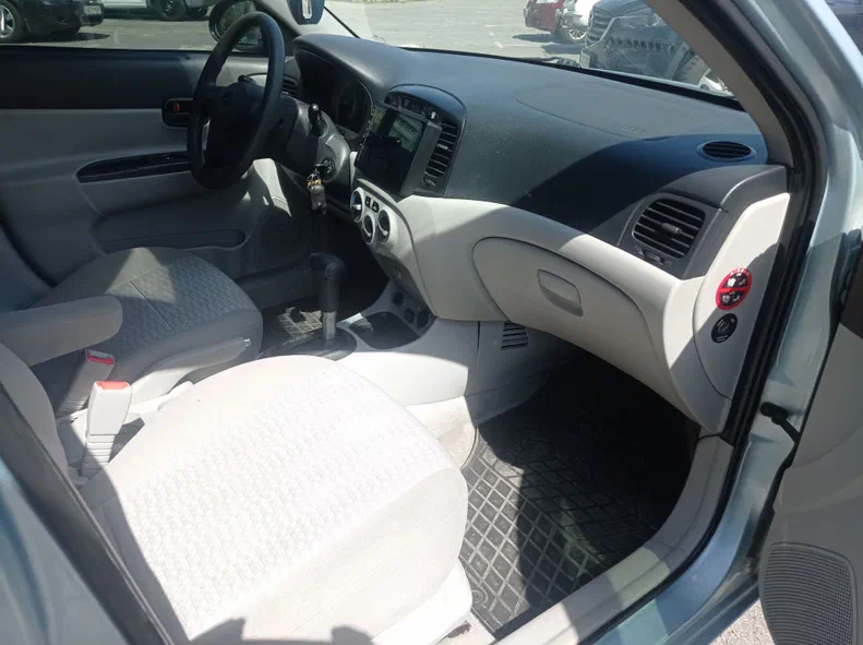 Hyundai Accent 2008 - 4