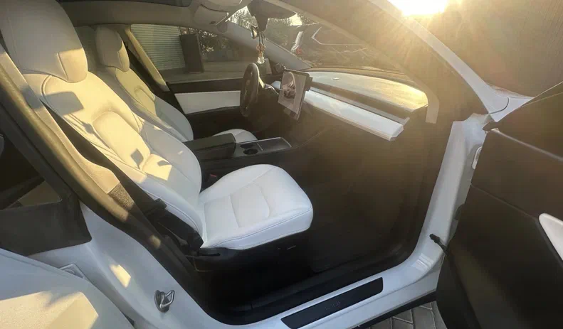 Tesla Model Y 2022 - 12