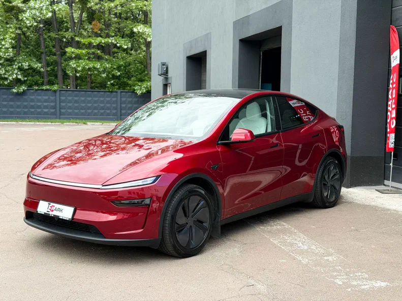 Tesla Model Y 2025 - 25