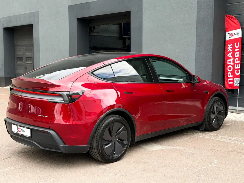 Tesla Model Y 2025 - 20