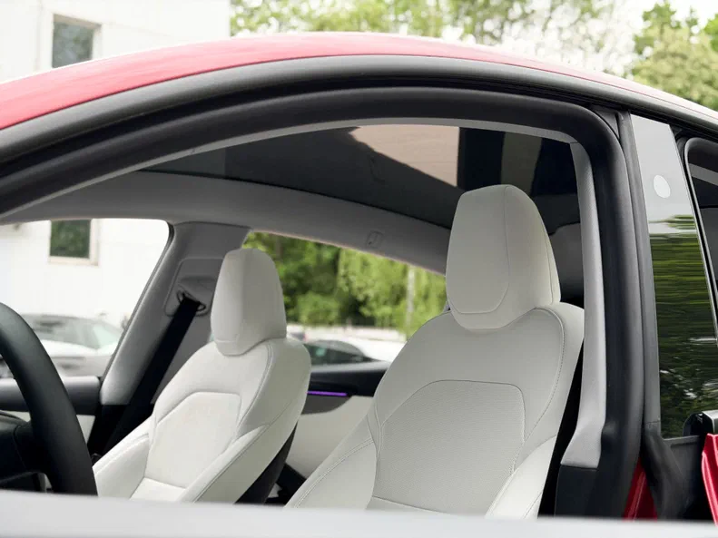 Tesla Model Y 2025 - 8