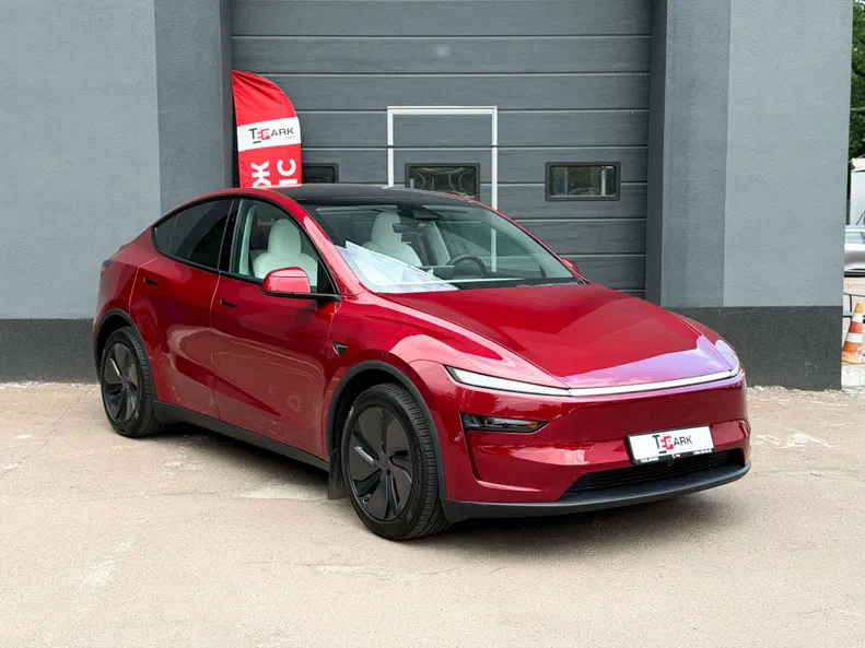 Tesla Model Y 2025 - 24
