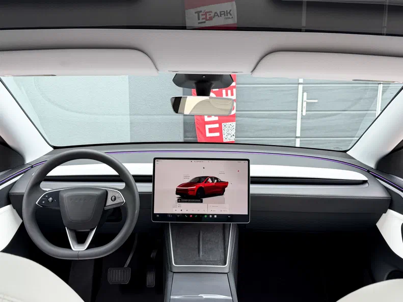 Tesla Model Y 2025 - 23
