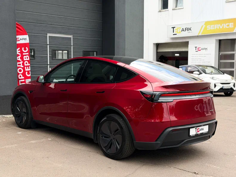Tesla Model Y 2025 - 17