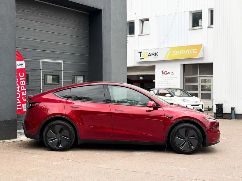 Tesla Model Y 2025 - 21