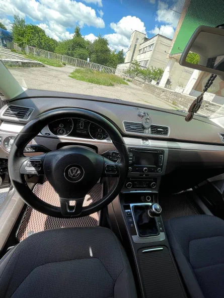 Volkswagen Passat 2011 - 13